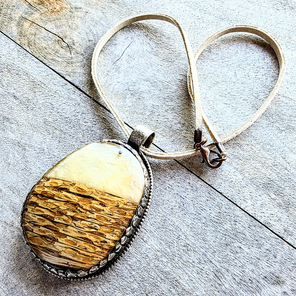 Tibetan Shell Wood Pendant Necklace 3 45$